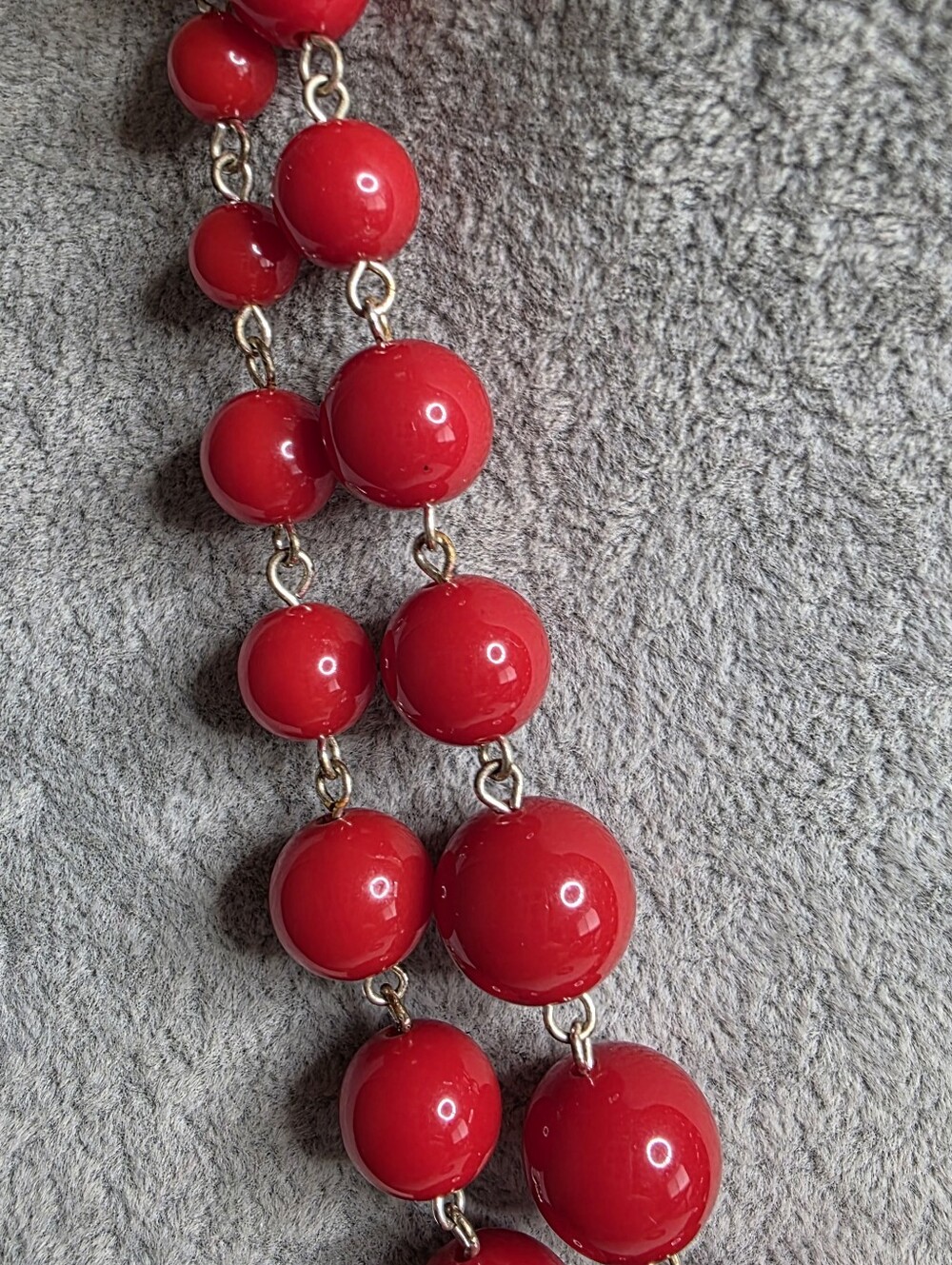 Bright Red Lucite/Acrylic Jewelry Bundle- 1 Necklace & 1 Bangle - Picture 4 of 11